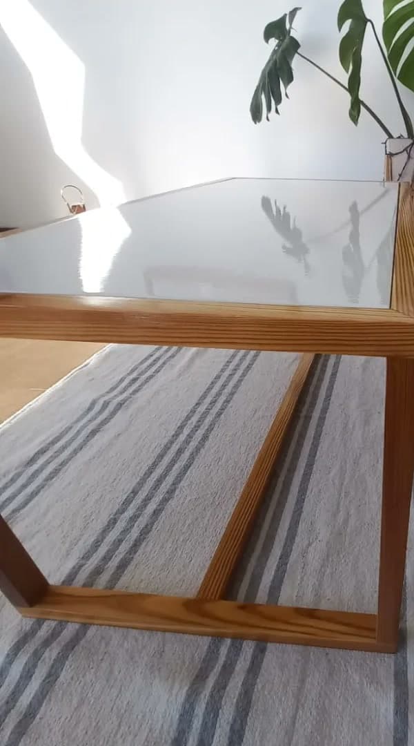 Mesa ratona — Pinotea y vidrio