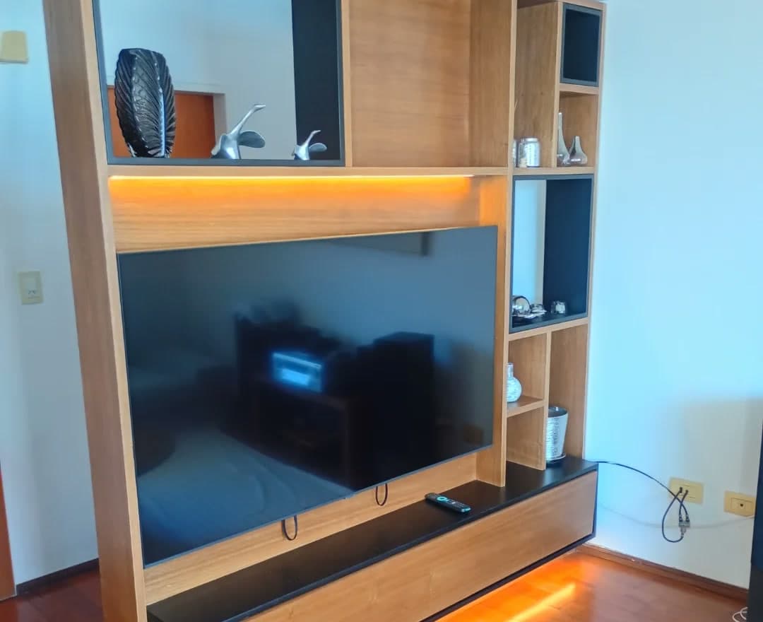 Mueble de living — Madera de kiri, luz LED